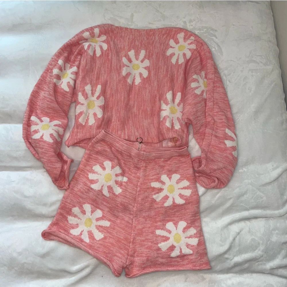 Pink Floral Daisy Matching Knit Set Cropped Long Sleeve Shorts Size Medium